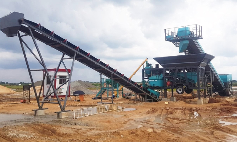 La centrale à béton mobile et compacte CONSTMACH MOBICOM 30 est mise en service pour notre client au Nigeria