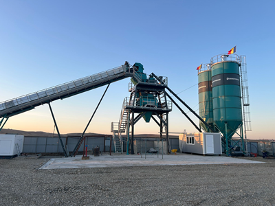 Solution intelligente de centrale à béton COMPACT 60 avec convoyeur à bande pour la Roumanie !