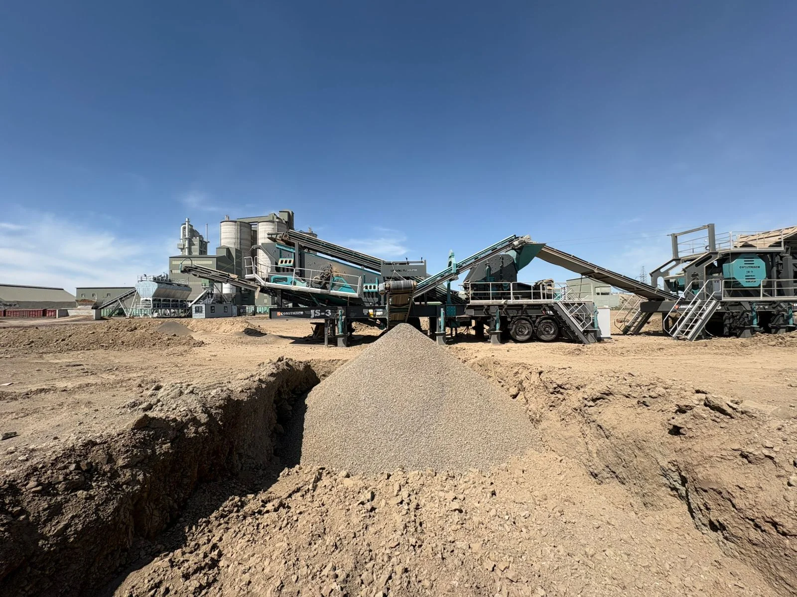 JS-3 | installation mobile de concassage à mâchoire et à percussion secondaire – image 1
