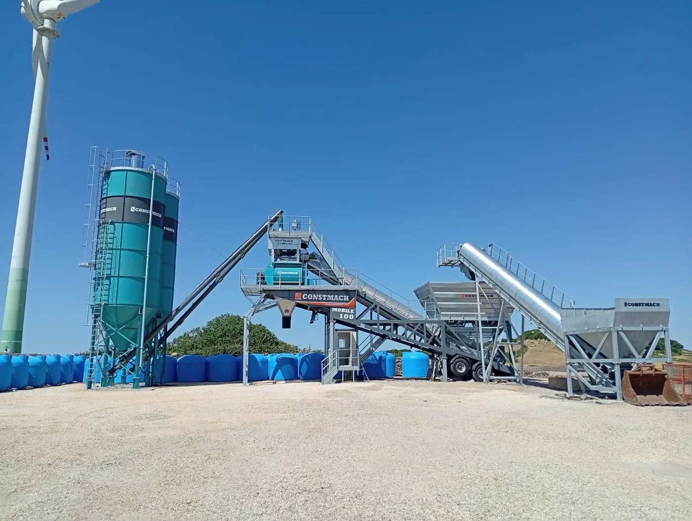 Mobile concrete batching plant