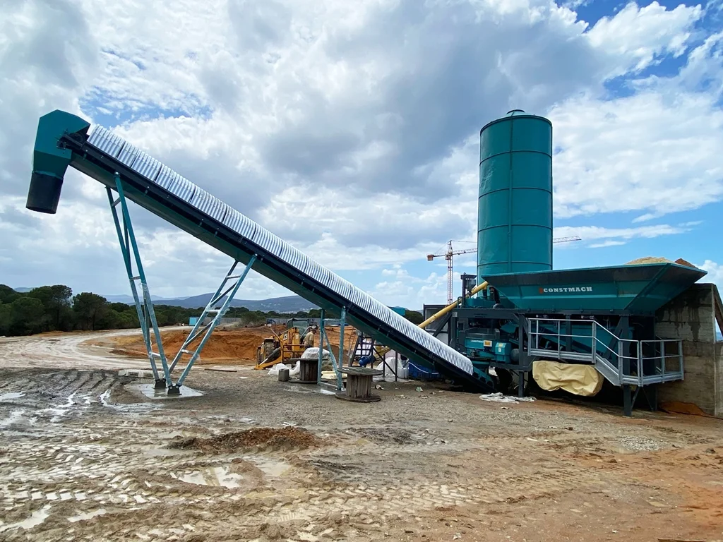 CONSTMACH Mobicom 45 Concrete Batching Plant Installed in Tunisia
