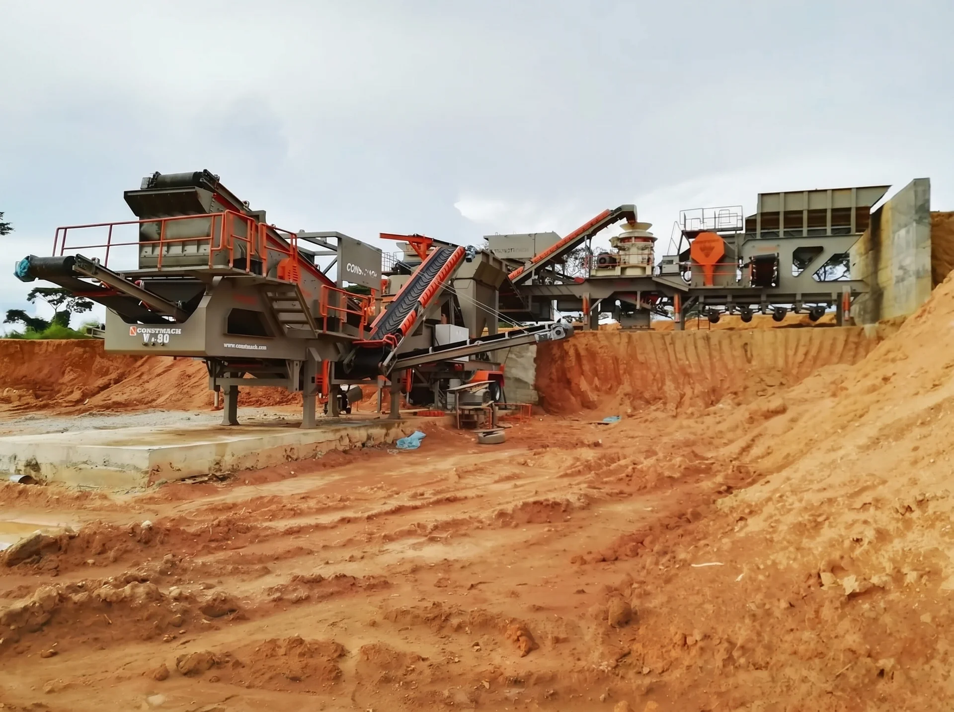 JCV-2 / MOBILE BRECH- UND SIEBANLAGE — Cameroon Installationsreferenz