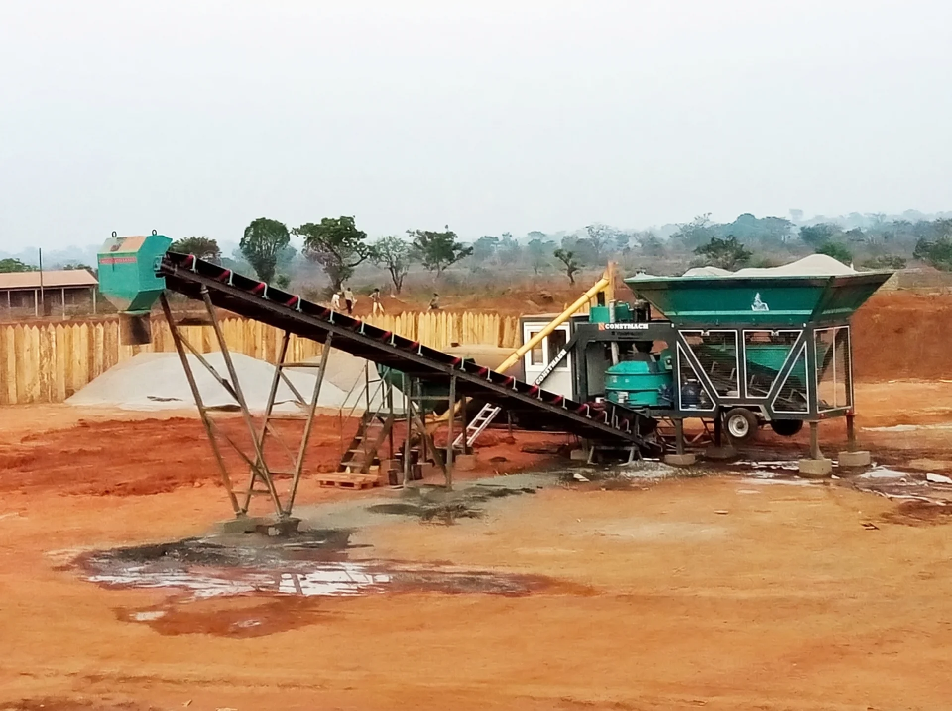 MOBICOM 30 / BETONMISCHANLAGE — Kamerun Installationsreferenz
