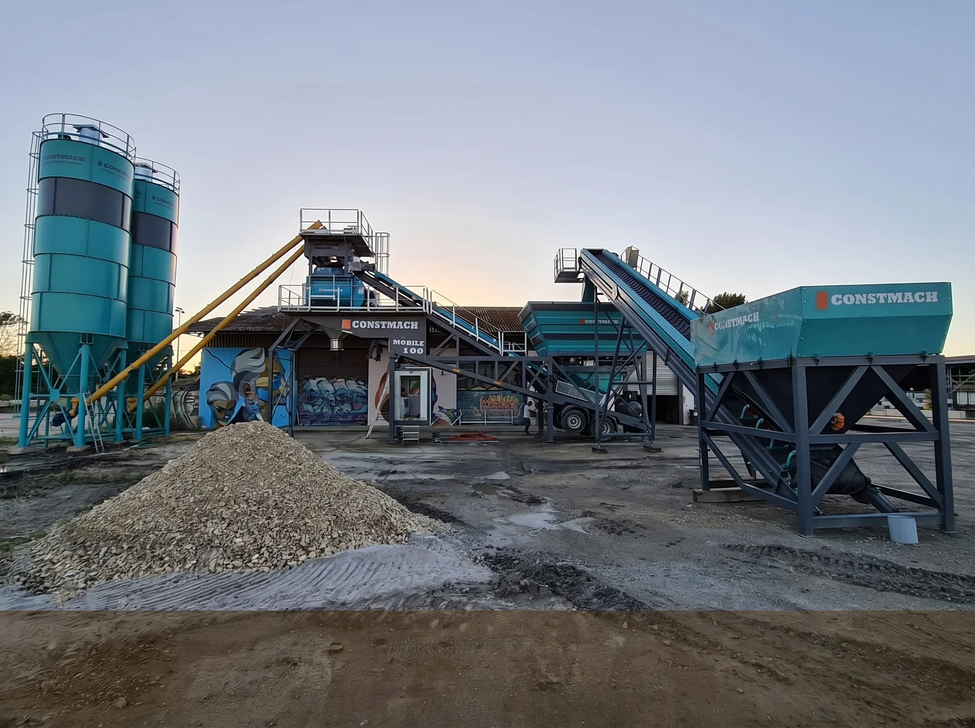 MOBILE 100 / Betonmischanlage — France Installationsreferenz