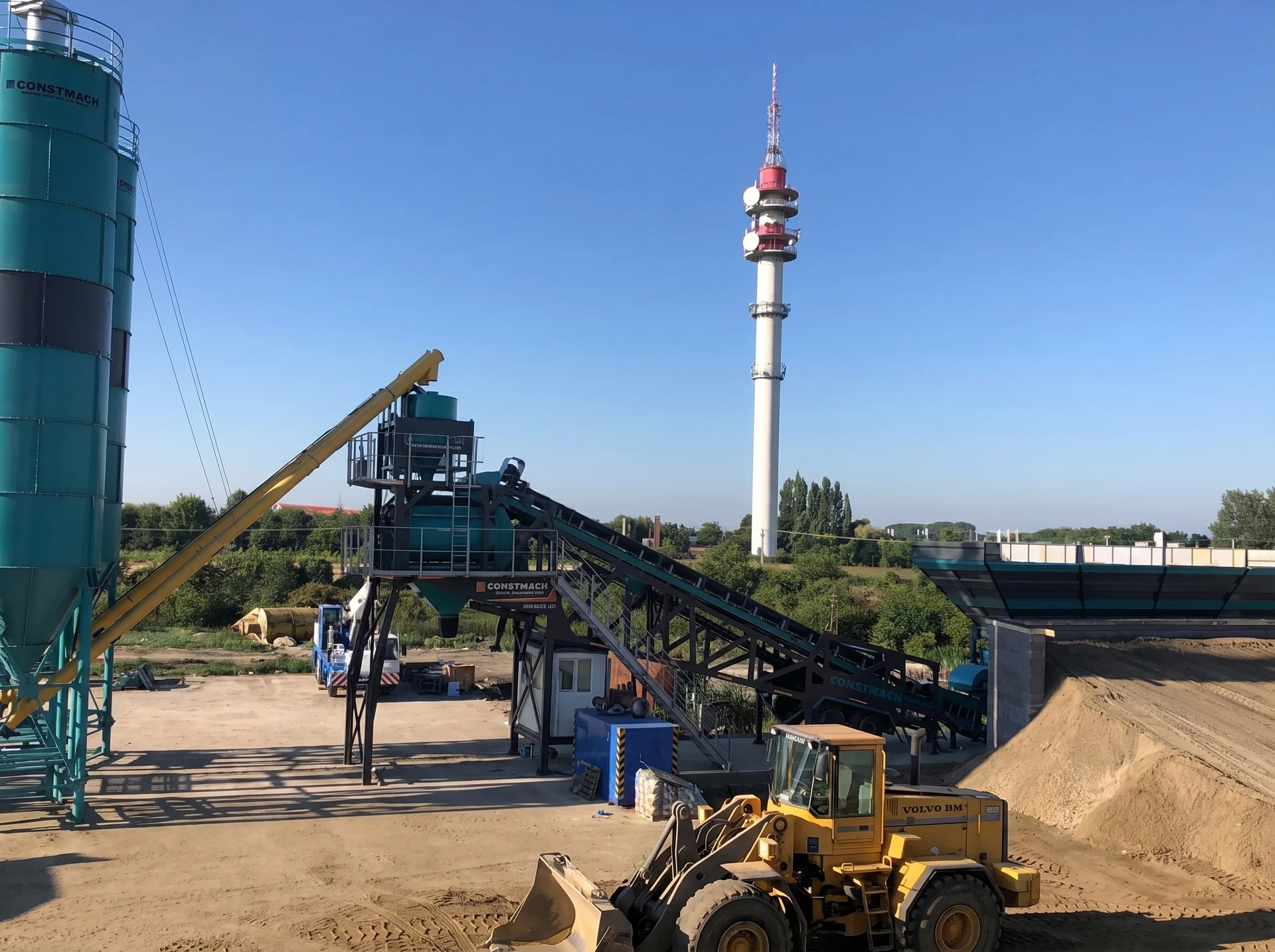 MOBILE 120 / Betonmischanlage — Hungary Installationsreferenz