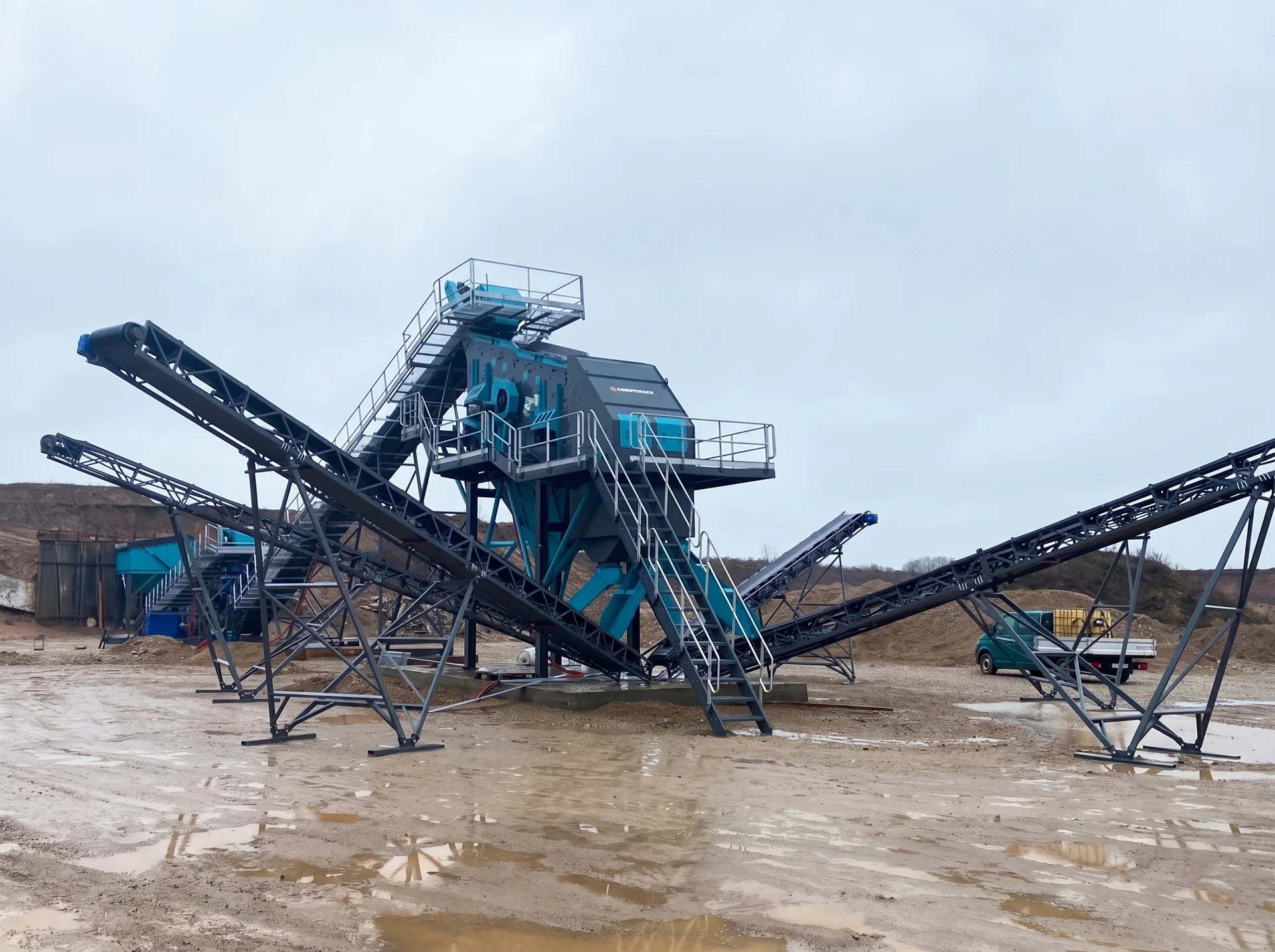 STATIONÄRE BRECH-, SIEB- UND WASCHANLAGE — Latvia Installationsreferenz
