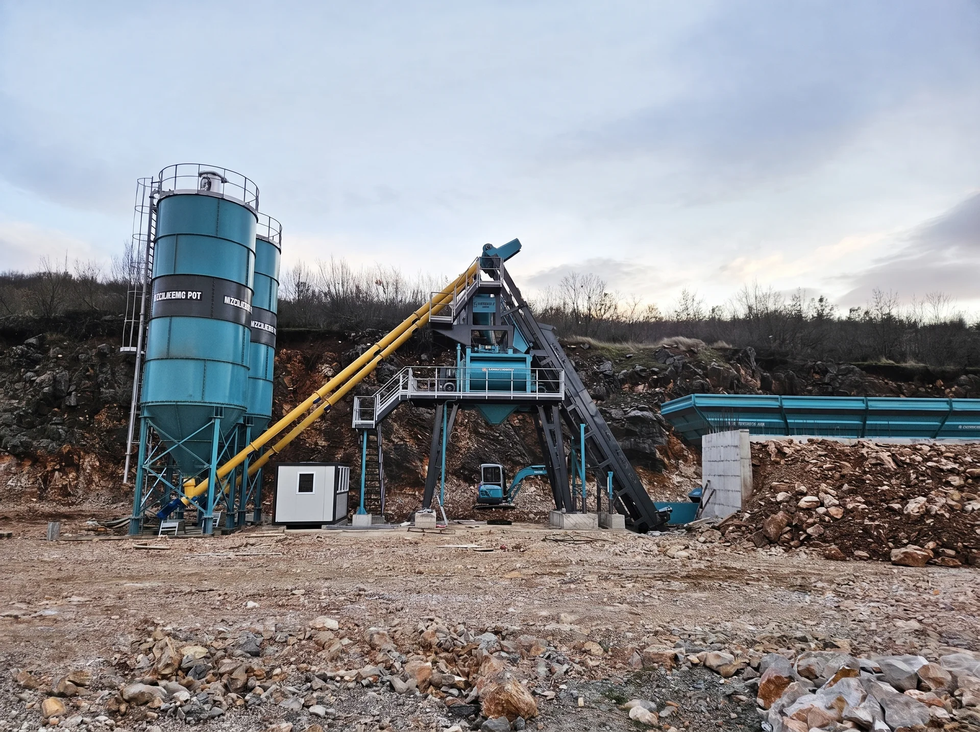COMPACT 120 / BETONMISCHANLAGE — Montenegro Installationsreferenz