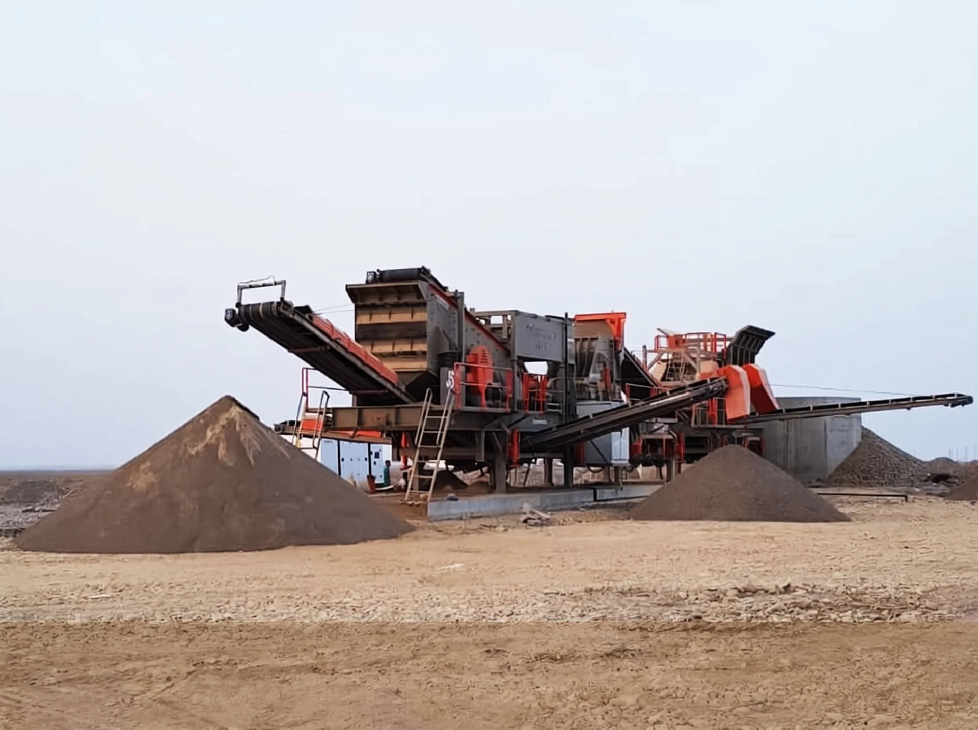 JS-2 / MOBILE BRECH- UND SIEBANLAGE — Oman Installationsreferenz